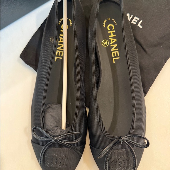 CHANEL 2026 Black Mesh Ballet Flats - Picture 5 of 7